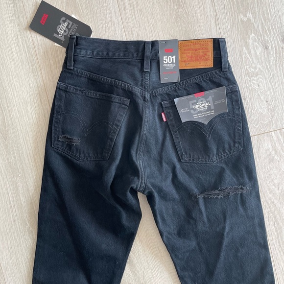 Levi’s 501 Cropped Black Distressed Jeans - Picture 7 of 16